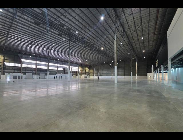 3,951M² WAREHOUSE TO LET IN HALFWAY GARDENS